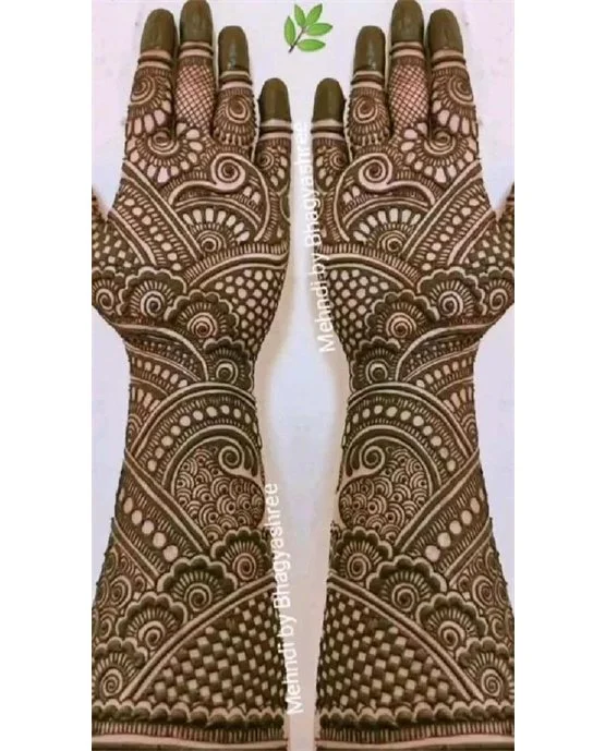 Dainty Detailing Blending Into Floral Front Hand Mehndi Design Dainty Detailing Blending Into Floral Front Hand Mehndi Design